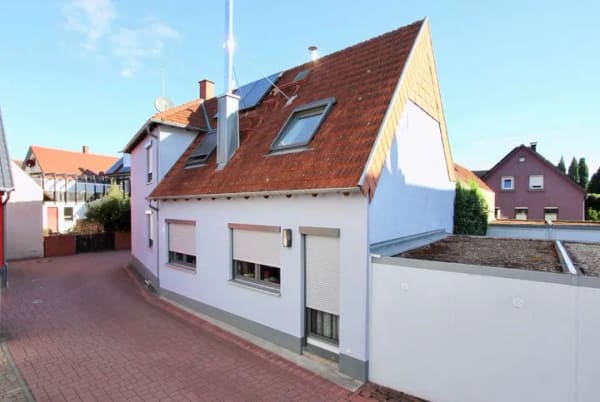 Immobilie in Rheinstetten - Rheinstetten-Neuburgweier: Modernes, bezugsfreies Hinterhaus + Mieteinnahmen aus dem Vorderhaus! - Bild 0