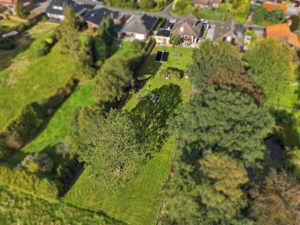 Immobilie in Zetel - Großzügiger Bungalow auf parkähnlichem Grundstück am Neuenburger Urwald! - Bild 2