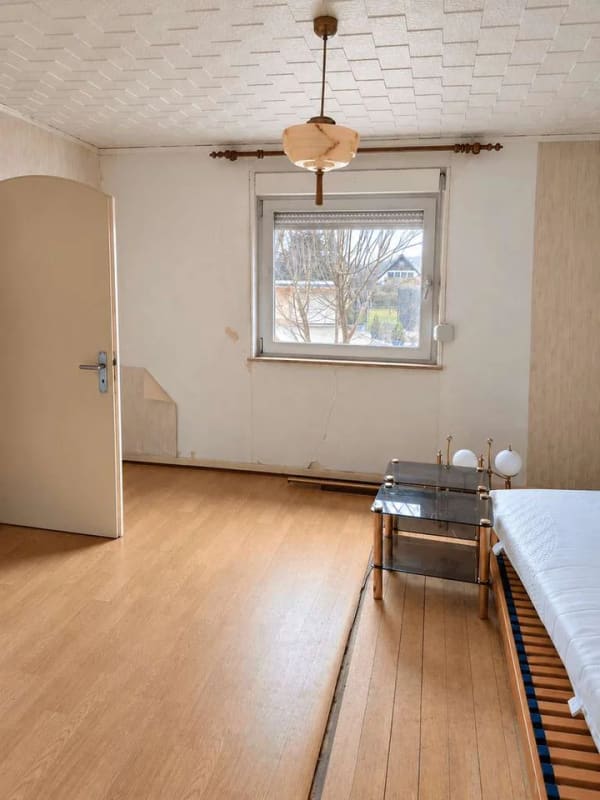 Immobilie in Lauda-Königshofen - Großzügiges und sanierungsbedürftiges Einfamilienhaus - Bild 3