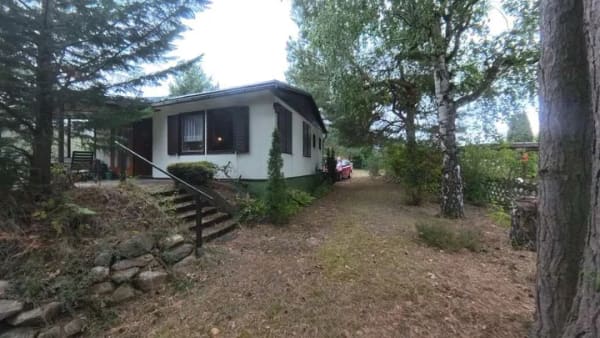 Immobilie in Bad Schmiedeberg - Gepflegtes Wochenendgrundstück mit überdachtem Pool in der Dübener Heide - Bild 0