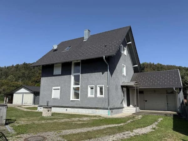 Immobilie in Julbach - Umfangreich modernisiertes Einfamilienhaus in ruhiger Siedlungslage in Julbach - Bild 1