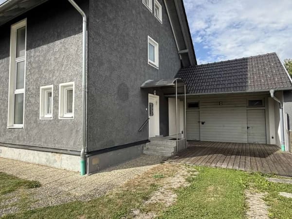 Immobilie in Julbach - Umfangreich modernisiertes Einfamilienhaus in ruhiger Siedlungslage in Julbach - Bild 2