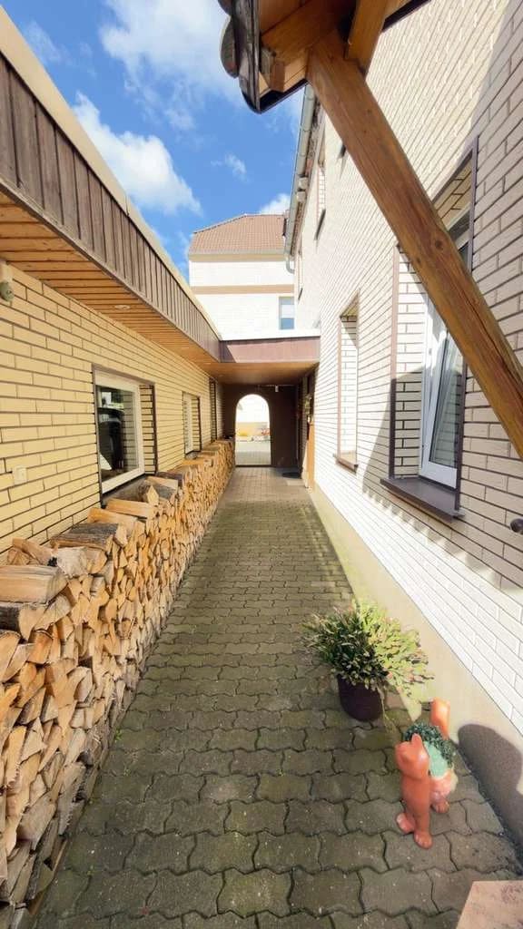 Immobilie in Rötha - Charmantes Zweifamilienhaus als Mehrgenerationenhaus  auf großzügigem Grundstück in Rötha - Bild 1