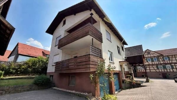 Immobilie in Loffenau - Zweifamilienhaus mit 210 m², 10 Zimmern und 2 Balkonen in Loffenau - Bild 0
