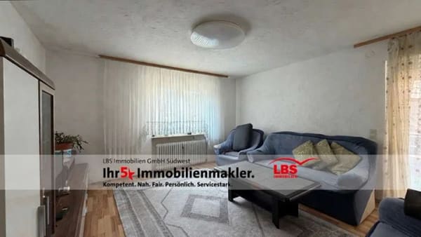 Immobilie in Loffenau - Zweifamilienhaus mit 210 m², 10 Zimmern und 2 Balkonen in Loffenau - Bild 1