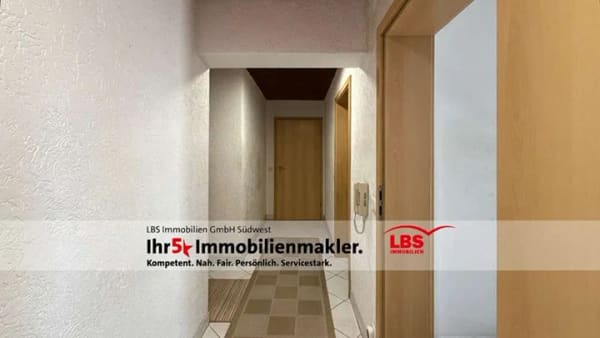 Immobilie in Loffenau - Zweifamilienhaus mit 210 m², 10 Zimmern und 2 Balkonen in Loffenau - Bild 2