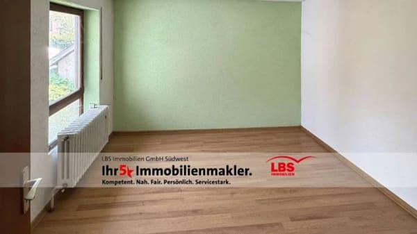 Immobilie in Loffenau - Zweifamilienhaus mit 210 m², 10 Zimmern und 2 Balkonen in Loffenau - Bild 4