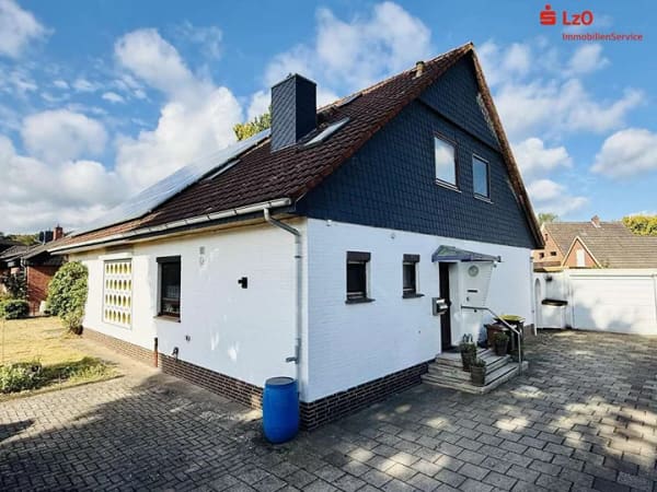 Immobilie in Hude (Oldenburg) - Familienfreundliches Einfamilienhaus mit 6 Zimmern und PV-Anlage - Bild 0