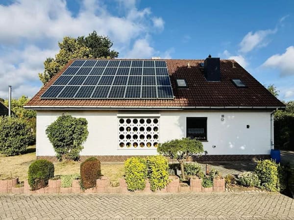 Immobilie in Hude (Oldenburg) - Familienfreundliches Einfamilienhaus mit 6 Zimmern und PV-Anlage - Bild 2
