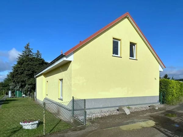 Immobilie in Schwaan - Großzügiges und sanierungsbedürftiges Einfamilienhaus mit 6 Zimmern, Garage und großem Grundstück - Bild 1
