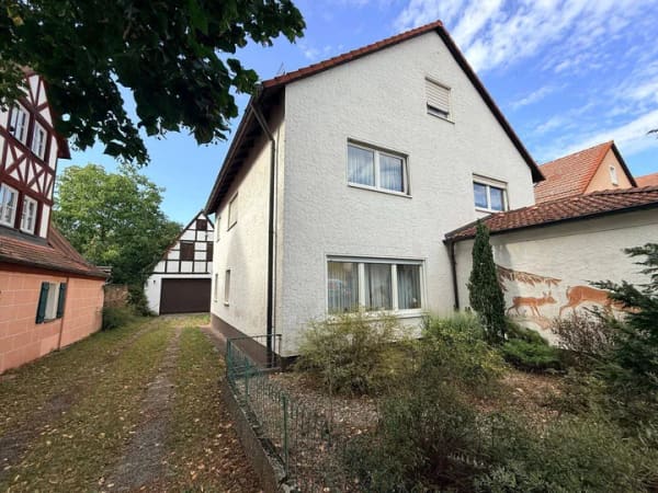 Immobilie in Rückersdorf - Zweifamilienhaus mit großem Nebengebäude und optionalem Baugrundstück - Bild 1