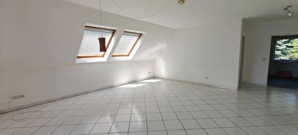 Immobilie in Ganderkesee - Dachgeschosswohnung in Zweifamilien-Haus mit Gartenanteil und Garage - Bild 4