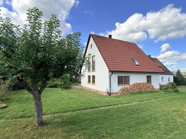 Immobilie in Eckental - Zwei Einfamilienhäuser mit großzügigem und sonnigem Garten - Bild 0
