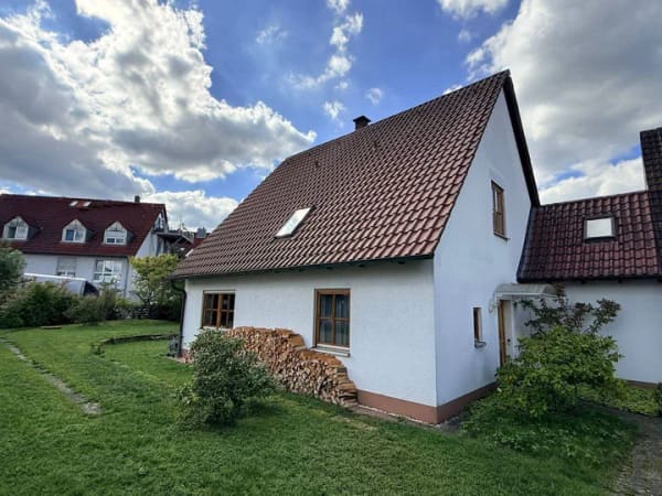 Immobilie in Eckental - Zwei Einfamilienhäuser mit großzügigem und sonnigem Garten - Bild 1