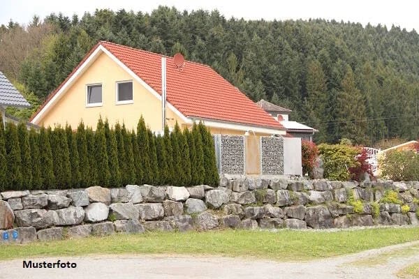 Immobilie in Kastellaun - Ihr Traumhaus - Freistehendes 2-Familienhaus, Garten und Doppelgarage - Bild 0