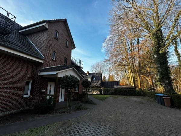 Immobilie in Breitenburg - Gepflegtes Mehrfamilienhaus Bj. 2016 mit 4 Wohneinheiten in direkter Waldrandlage- vermietet - Bild 1