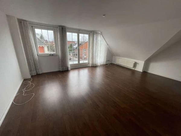 Immobilie in Schenefeld - *Vermietete 2,5 Zimmerwohnung im Dachgeschoß über 2 Ebenen mit Balkon* - Bild 1