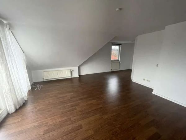 Immobilie in Schenefeld - *Vermietete 2,5 Zimmerwohnung im Dachgeschoß über 2 Ebenen mit Balkon* - Bild 2