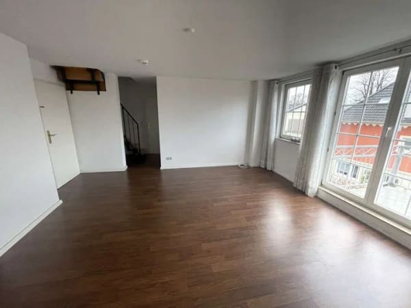 Immobilie in Schenefeld - *Vermietete 2,5 Zimmerwohnung im Dachgeschoß über 2 Ebenen mit Balkon* - Bild 3