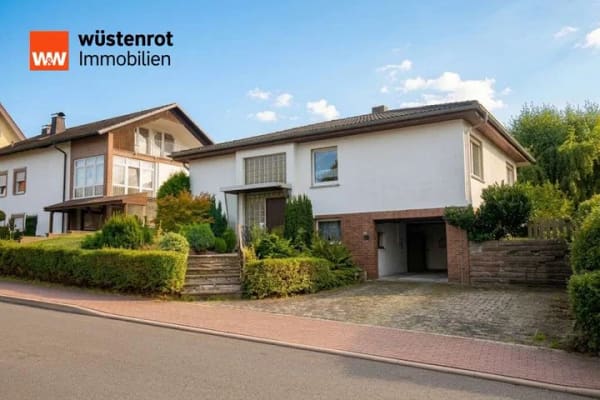 Immobilie in Hohenroda - Bungalow mit Garten, Garage und Weitblick in Hohenroda-Ausbach: Ihr Projekt auf 789 m² - Bild 1