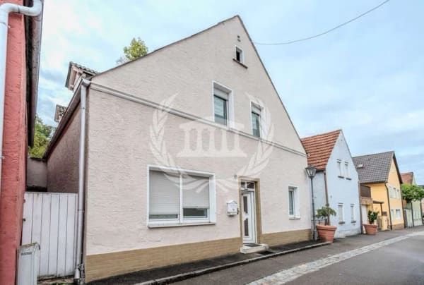 Immobilie in Burglengenfeld - Wohnen mitten in Burglengenfeld | Stadthaus mit 136 m² & 2 Garagen! - Bild 1