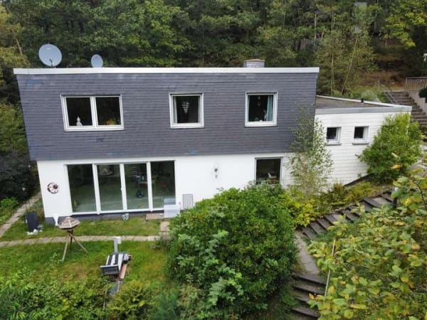 Immobilie in Netphen - Viel Raum, viel Grün, viele Möglichkeiten – großzügiges Einfamilienhaus in Netphen - Bild 0