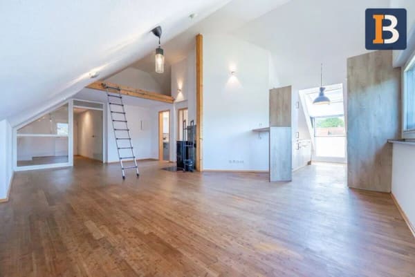 Immobilie in Buggingen - Gehobene 2-Zimmer Dachwohnung mit Bambusparkett und Stellplatz - Bild 0