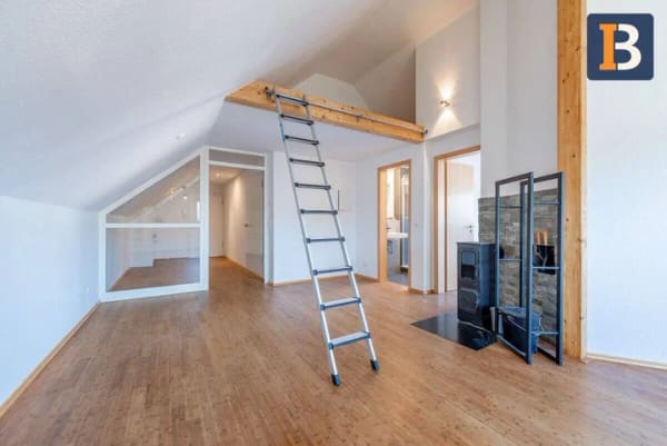 Immobilie in Buggingen - Gehobene 2-Zimmer Dachwohnung mit Bambusparkett und Stellplatz - Bild 1