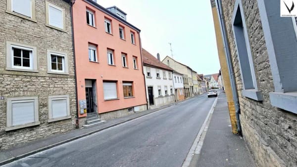 Immobilie in Kitzingen - Investieren mit Perspektive - Attraktives Mehrfamilienhaus in bester Lage von Kitzingen - Bild 0