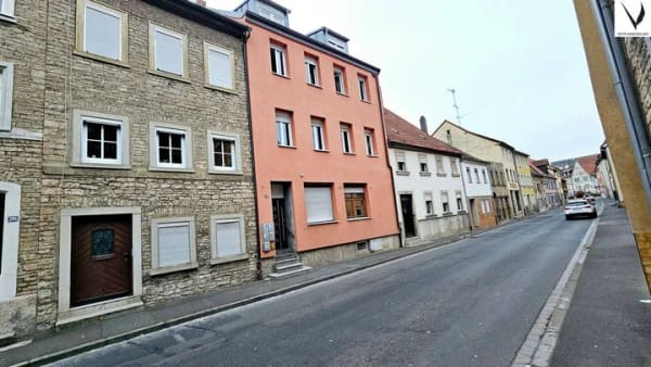 Immobilie in Kitzingen - Investieren mit Perspektive - Attraktives Mehrfamilienhaus in bester Lage von Kitzingen - Bild 2