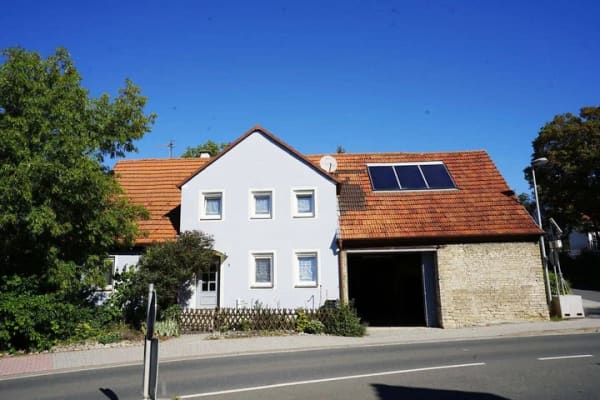 Immobilie in Mainbernheim - Historisch geprägtes Wohnanwesen, gr. Grundstück, Photovoltaik, Nebengebäude, Entwicklungspotenzial - Bild 0