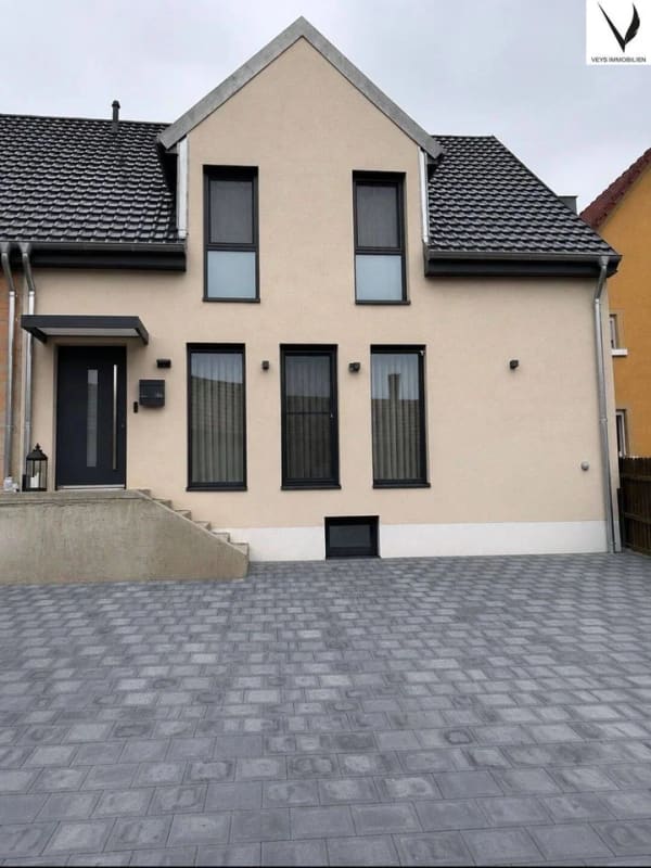 Immobilie in Werneck - Modernes Wohnen mit Premium-Ausstattung - Hochwertige Doppelhaushälfte mit Ausbaupotenzial in Zeuzleben - Bild 1