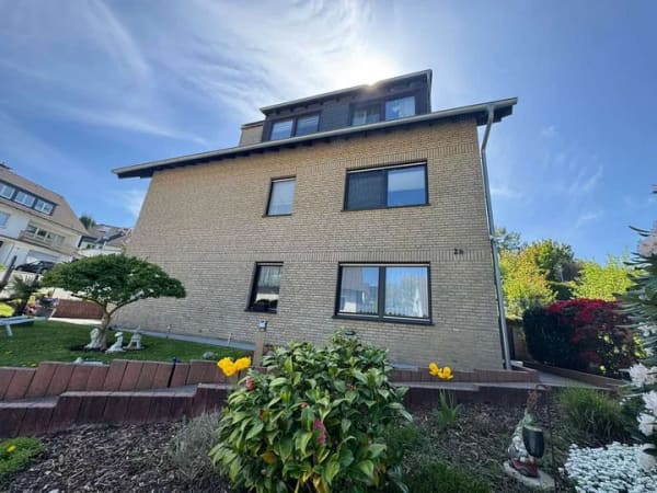 Immobilie in Ennepetal - Wunderschöne 4,0-Zimmer-Wohnung mit Balkon und Garage zu verkaufen - Bild 0