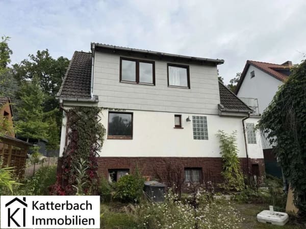 Immobilie in Osterode - Sanierungsbedürftiges Einfamilienhaus auf großem Grundstück in Osterode am Harz - Bild 1
