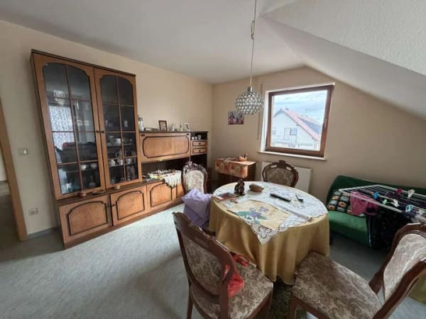 Immobilie in Rattelsdorf - 2-Zi.-ETW, Nähe Bamberg, Balkon, zus. Spitzboden, Kfz-Platz, derz. vermietet, Heizung erneuert - Bild 0