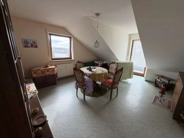 Immobilie in Rattelsdorf - 2-Zi.-ETW, Nähe Bamberg, Balkon, zus. Spitzboden, Kfz-Platz, derz. vermietet, Heizung erneuert - Bild 1