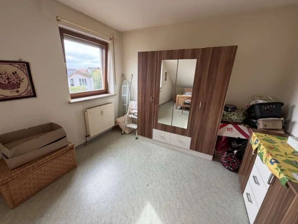 Immobilie in Rattelsdorf - 2-Zi.-ETW, Nähe Bamberg, Balkon, zus. Spitzboden, Kfz-Platz, derz. vermietet, Heizung erneuert - Bild 3