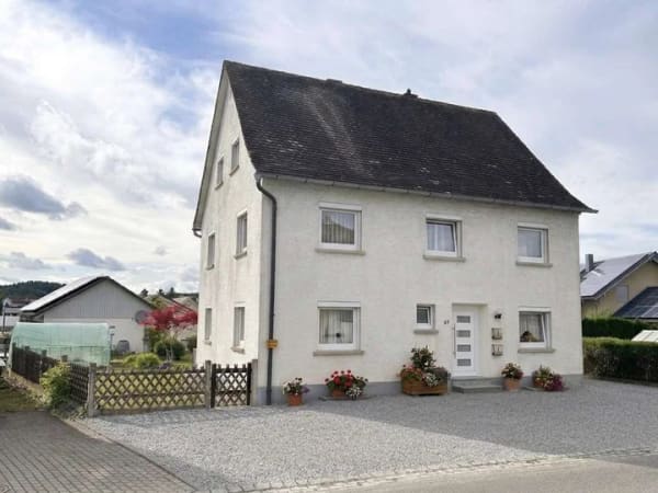 Immobilie in Aichstetten - 175 m² Wohnhaus mit Garten und Garage — Neue Fenster, unter 400.000 Euro, provisionsfrei - Bild 0