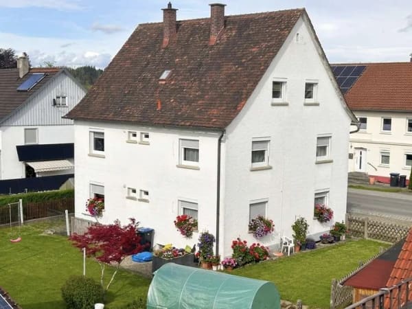 Immobilie in Aichstetten - 175 m² Wohnhaus mit Garten und Garage — Neue Fenster, unter 400.000 Euro, provisionsfrei - Bild 2