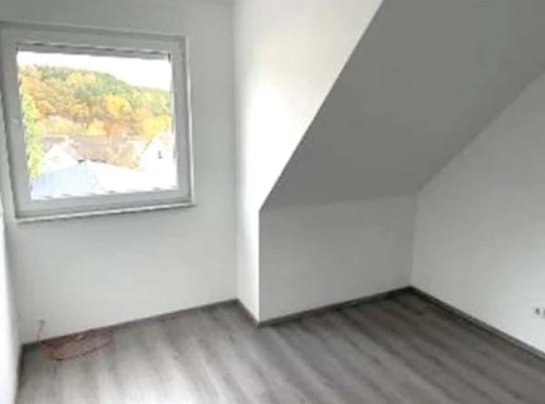 Immobilie in Nümbrecht - Zwangsversteigerung* Provisionsfrei für Erwerber* 3-Zimmer-ETW (Leerstand) mit PkW-Stellplatz in  N - Bild 4