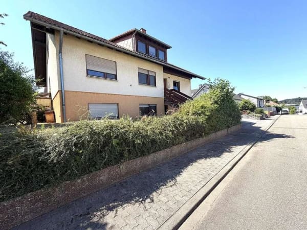 Immobilie in Rieschweiler-Mühlbach - Zweifamilienhaus mit Garten und zwei Garagen - Bild 0