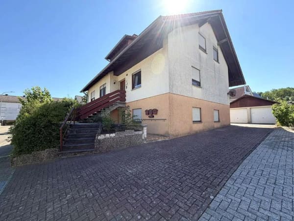 Immobilie in Rieschweiler-Mühlbach - Zweifamilienhaus mit Garten und zwei Garagen - Bild 1