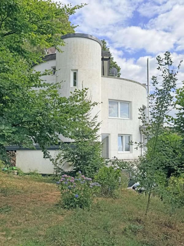 Immobilie in Glashütten - KEINE KÄUFERPROVISION! Modernisiert und einzigartig! Rundes Architektenhaus; Einfamilienhaus-DHH- - Bild 0