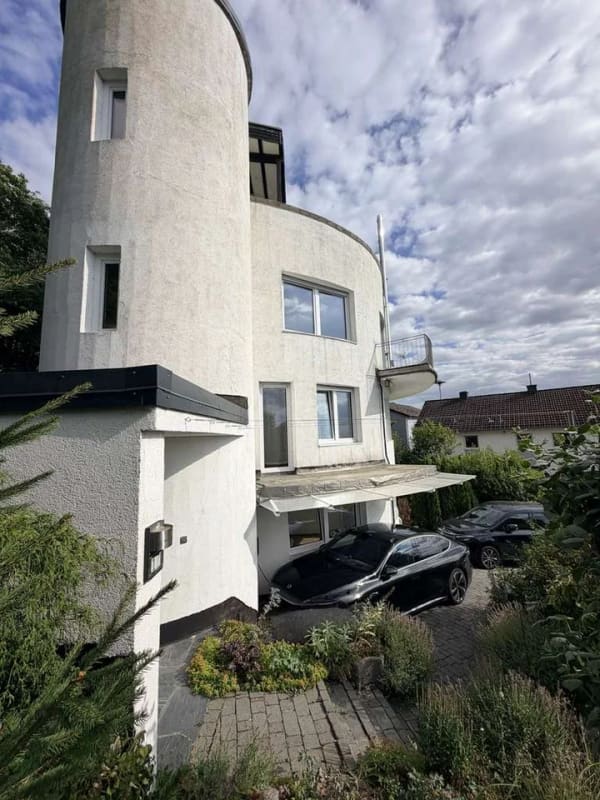 Immobilie in Glashütten - KEINE KÄUFERPROVISION! Modernisiert und einzigartig! Rundes Architektenhaus; Einfamilienhaus-DHH- - Bild 2