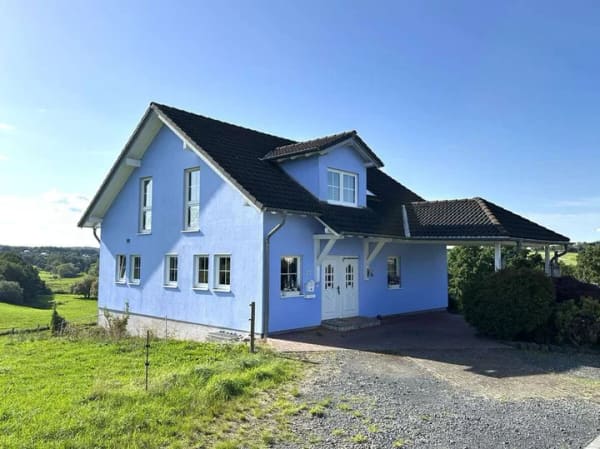 Immobilie in Asbach - Hier wollen Sie nicht mehr weg!
EFH im Grünen mit Garten, Terrasse, Balkonen und Carport in Asbach - Bild 1