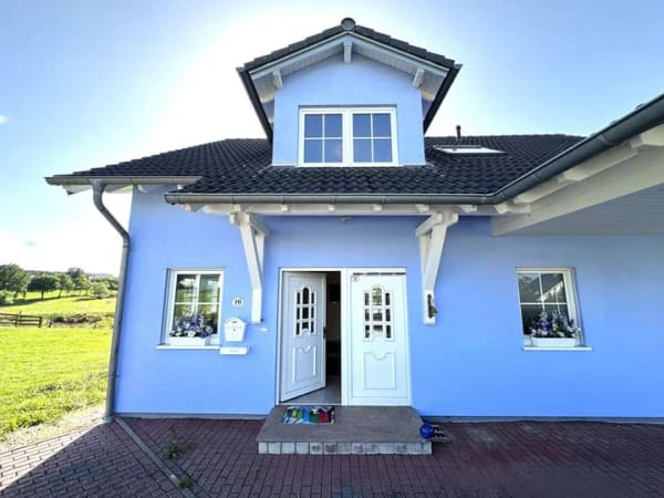 Immobilie in Asbach - Hier wollen Sie nicht mehr weg!
EFH im Grünen mit Garten, Terrasse, Balkonen und Carport in Asbach - Bild 3