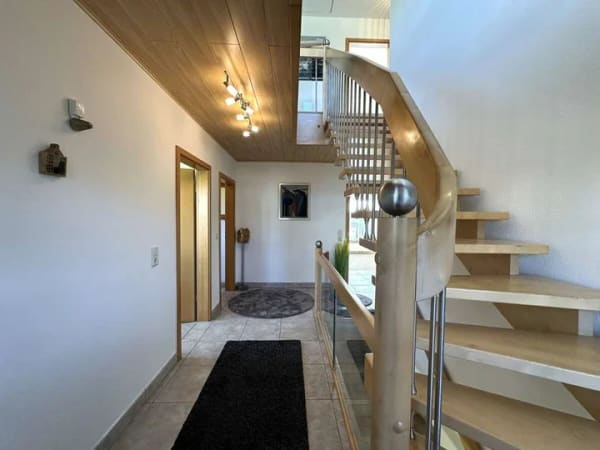 Immobilie in Asbach - Hier wollen Sie nicht mehr weg!
EFH im Grünen mit Garten, Terrasse, Balkonen und Carport in Asbach - Bild 4