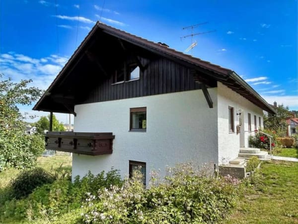 Immobilie in Leiblfing - Freistehendes Einfamilienhaus in attraktiver Hanglage - Bild 0