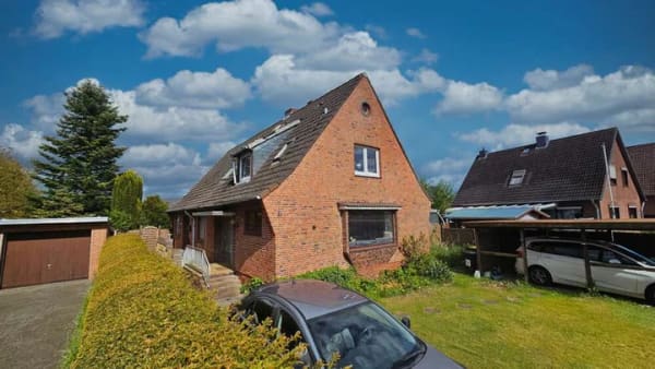 Immobilie in Westerrönfeld - Großzügiges Familienhaus mit 7 Zimmern, großem Garten und solider Bauweise in ruhiger Sackgassenlage - Bild 1