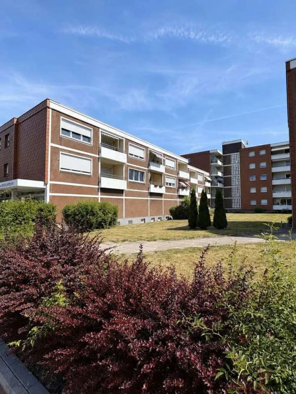 Immobilie in Emmerthal - Zentral & komfortabel wohnen: 3-Zimmer-Erdgeschosswohnnung mit Balkon und eigenem Eingang - Bild 0